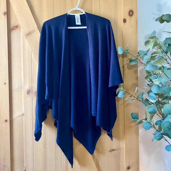 Navy blue shawl, one size - Picture 1 of 5
